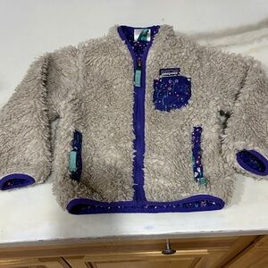 Patagonia Beige Fleece Jacket with Blue Accents